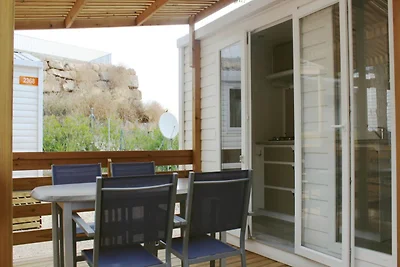 Bungalow mit Terrasse und Parkplatz