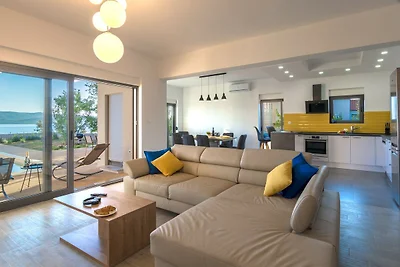 Lussuosa villa con piscina a Turanj