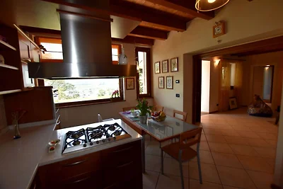 Wohnung in Villa, mit Garten, Grill
