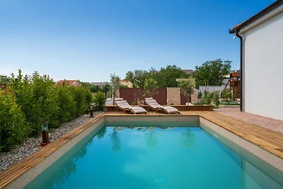 Moderno rifugio vicino alla costa di Zara