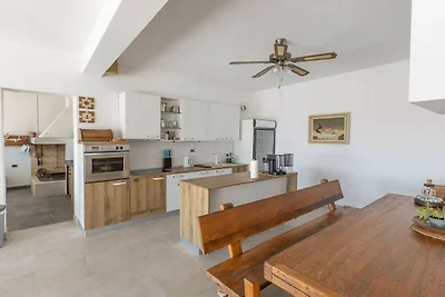 Villa Blanka - Six Bedroom Villa with Swimmin...