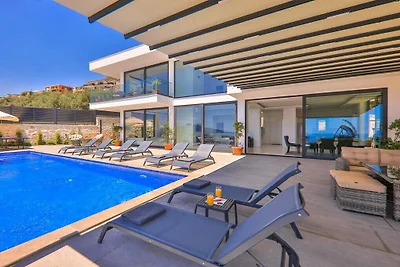 Villa in Kalkan mit Schwimmbecken