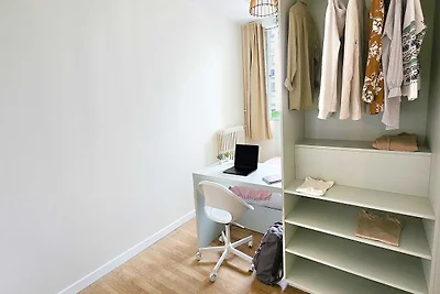 Camera accogliente in un accogliente appartam...