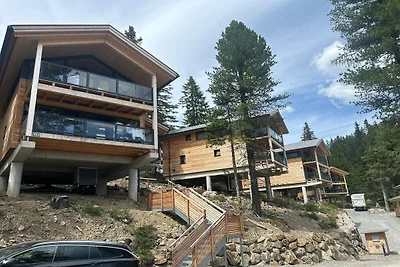 Chalet mit Sauna auf dem Balkon