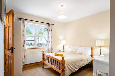 Cottage nahe Lough Mask mit Gartenblick