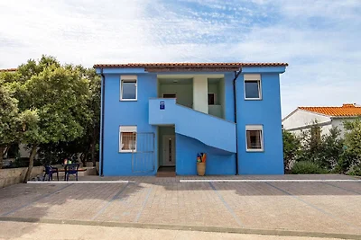 Einladende Wohnung in Mandre mit Terrasse