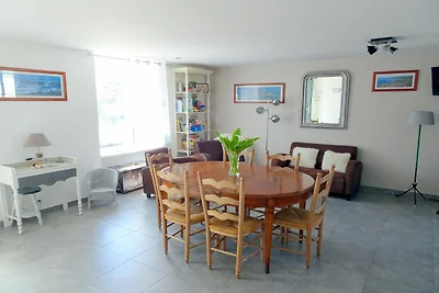 Steinhaus in Bricqueville nahe Sandstrand