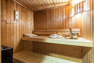 Villa am Wasser mit eigenem Steg