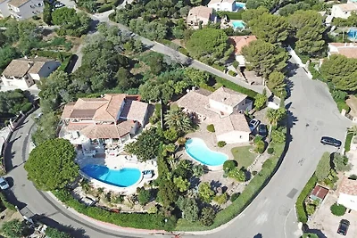Villa in Les Issambres mit Schwimmbecken
