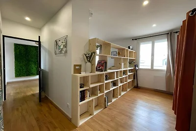 Chic & Cozy – Luxuriöse Wohnung mit Projektor