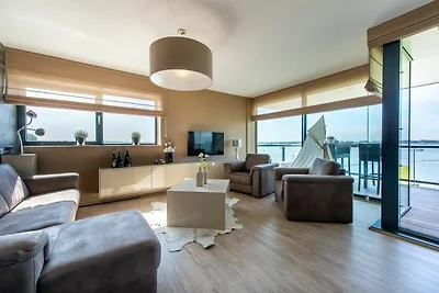 Moderne Wohnung mit Balkon