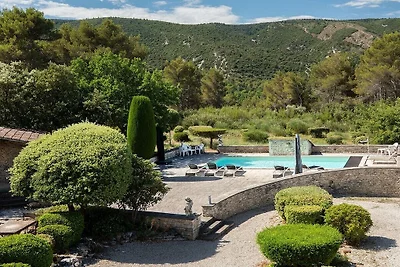 Hütte in Ménerbes mit Schwimmbecken