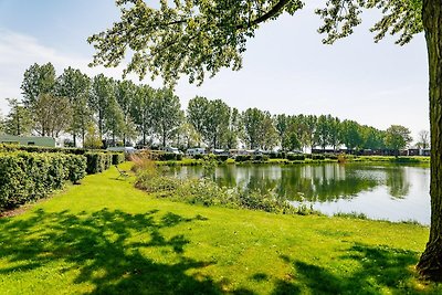 Schöne Lodge am See und Strand