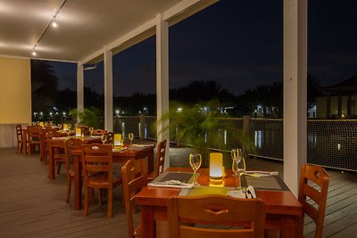 Modernes Ferienhaus nahe Mambo Beach in...