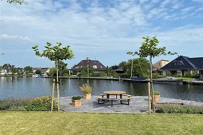 Villa am Wasser