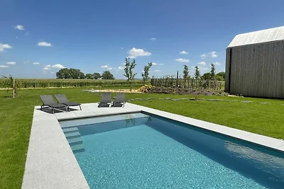 Romantisches Ferienhaus mit Gemeinschaftspool
