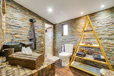 Casa vacanze in pietra con piscina privata