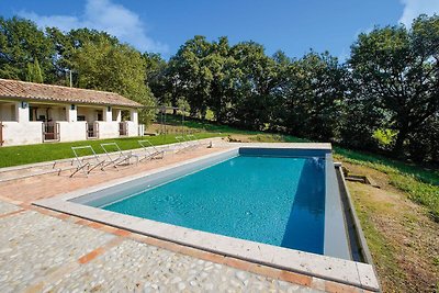 Vintage-Villa in Sermugnano mit Infinity Pool