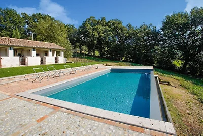 Villa d'epoca con piscina a sfioro a...