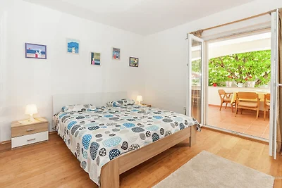 Geräumige Ferienwohnung mit Garten in Zadar