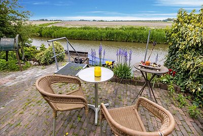 Verzorgd appartement in Baflo met een terras