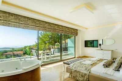 Villa in Kalkan mit Schwimmbecken