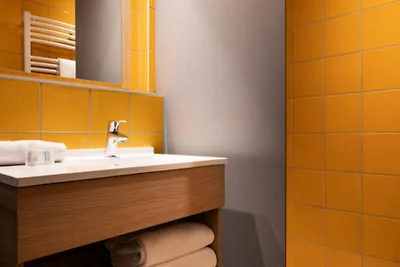 5 camere per 8 persone