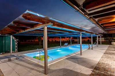Casa vacanze a Neoric con piscina riscaldata