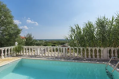 Villa in Roškići met zwembad