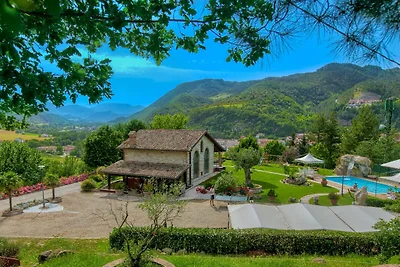 Geräumiges Ferienhaus in Cagli mit Pool