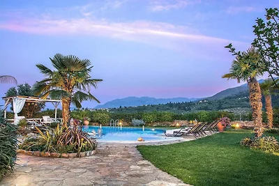 Haus mit Garten und Pool für alle