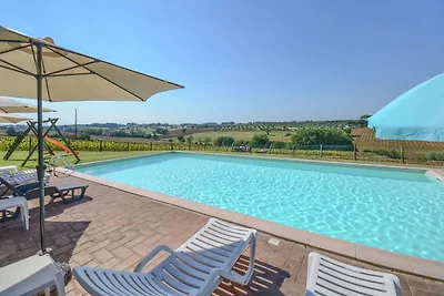 Agriturismo accogliente con piscina