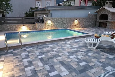 Schönes Ferienhaus mit Swimmingpool und...
