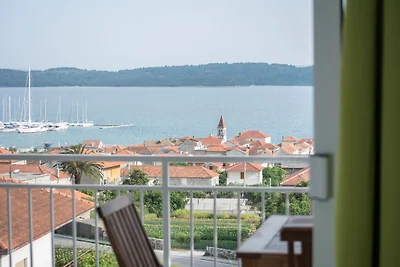 Apartment in Seget Donji mit Terrasse