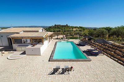 Geräumiges Ferienhaus in Noto mit privatem...