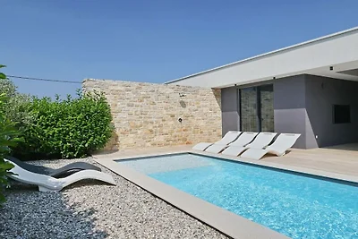 Villa in Kraj, Tkon mit Schwimmbecken