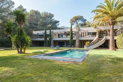 Elegante villa met uitzicht op de baai van...