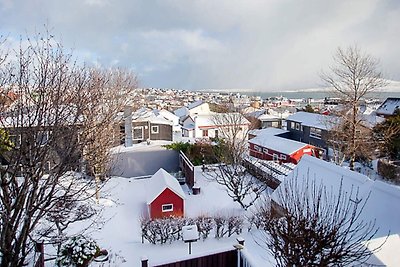 Wohnung mit Blick auf die Stadt und das Meer