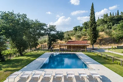 Spaziosa villa con piscina a Castiglion...