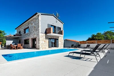 Villa in Kanfanar mit Schwimmbecken