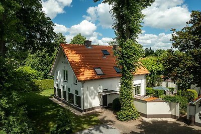 Geschmackvolles Ferienhaus mit großem Garten