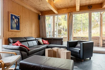 Großzügiges Chalet mit Whirlpool im Freien