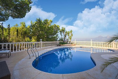 Luxuriöse Villa mit privatem Pool am Meer in...