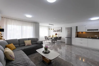Kastel Stari Sunny Downtown Apartment with Te...
