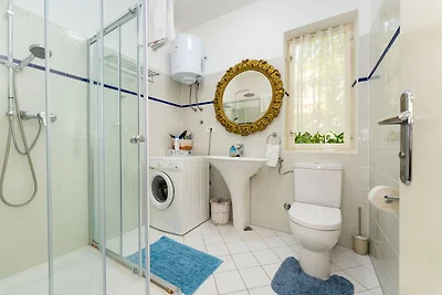 Villa con piscina a sfioro, spa