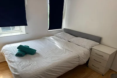 Rahal Hackney |  Double Room Shared washroom