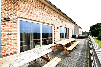 Ferienhaus in Hastiטre mit Terrasse