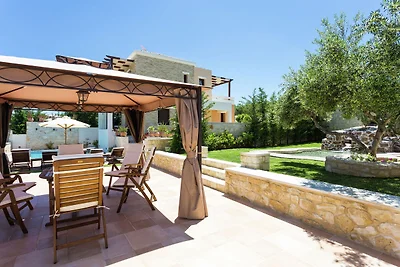 Villa auf Kreta mit Pool und Bergblick