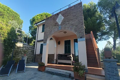 Italiaanse villa aan de kust met 3...