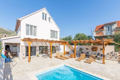 Boutique-Ferienhaus in Donje Polje mit Pool